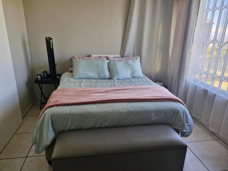 2 Bedroom Property for Sale in Loevenstein Western Cape